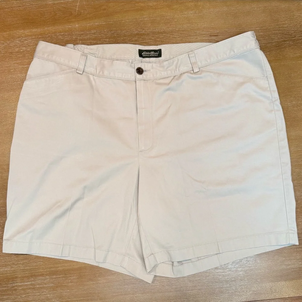 Eddie Bauer Women’s Khaki Shorts Wrinkle Resistant 100% Cotton 10” inseam Sz 22W
